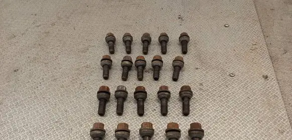Audi Q7 4L Nuts/bolts 