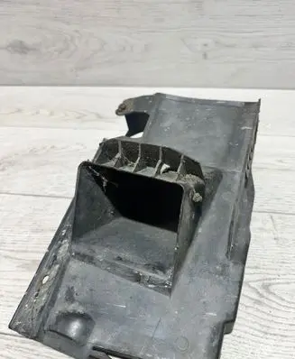 BMW 7 E38 Air intake duct part 8235260