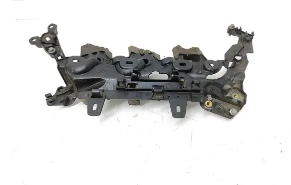 Peugeot 308 Other engine bay part 9808843180