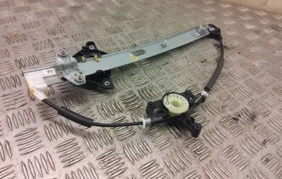 Mazda CX-3 Front window lifting mechanism without motor