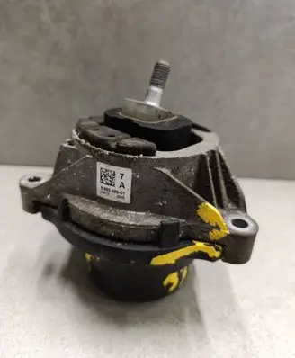 BMW 3 F30 F35 F31 Engine mount bracket 6865469 240717