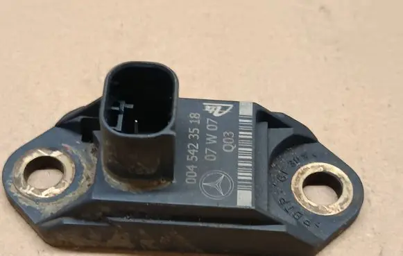 Mercedes-Benz ML W164 Acceleration sensor 0045423518 07W07