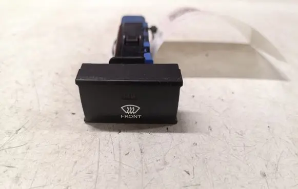 Hyundai Santa Fe Windscreen/window heater switch 202002962