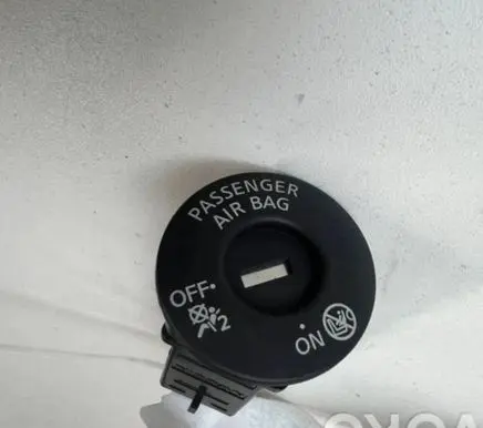 Passenger airbag on/off switch