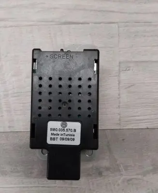 Volkswagen Golf VI Aerial antenna amplifier 5M0035570B