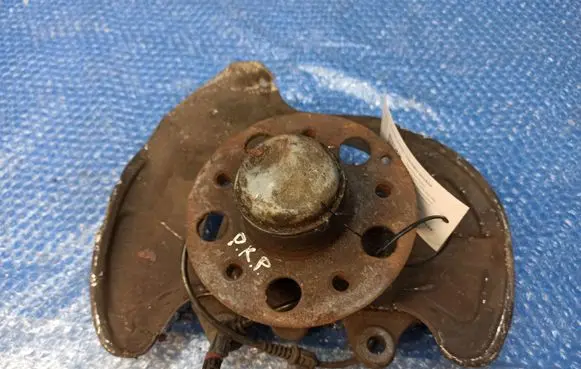 Mercedes-Benz CLK A209 C209 Front wheel hub