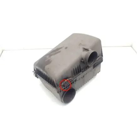 Mitsubishi Pajero Air filter box MR404721