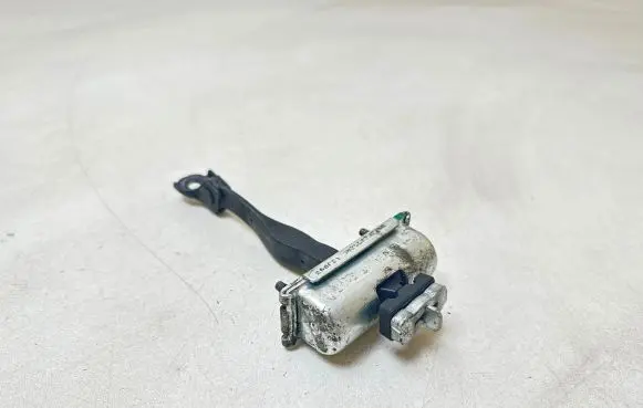 Ford Fusion II Front door check strap stopper VB015