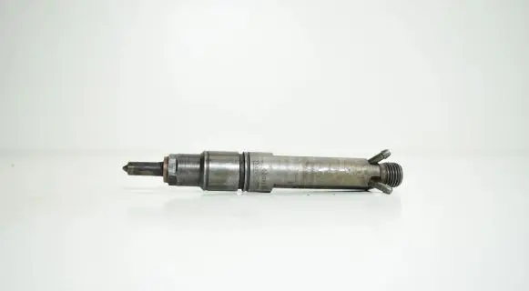 Audi A6 S6 C4 4A Fuel injector 046130201B