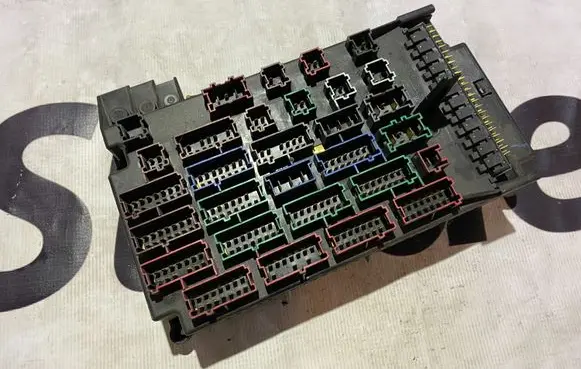 Mercedes-Benz ML W163 Fuse module a1635450205 1635450205