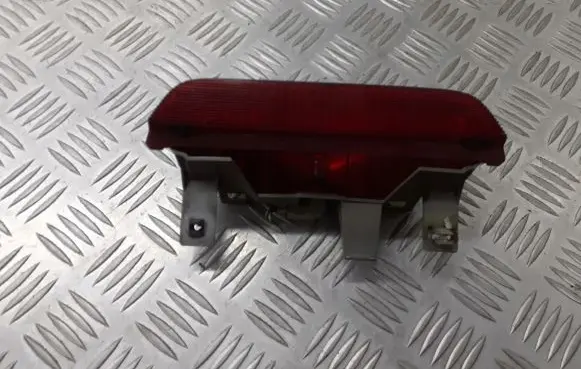 Toyota Yaris Third/center stoplight E130516