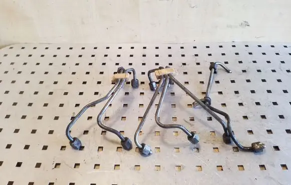 Volvo XC60 Fuel injector supply line/pipe 