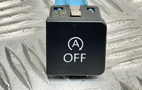 Volkswagen Jetta VI Engine start stop button switch 5K0905217A
