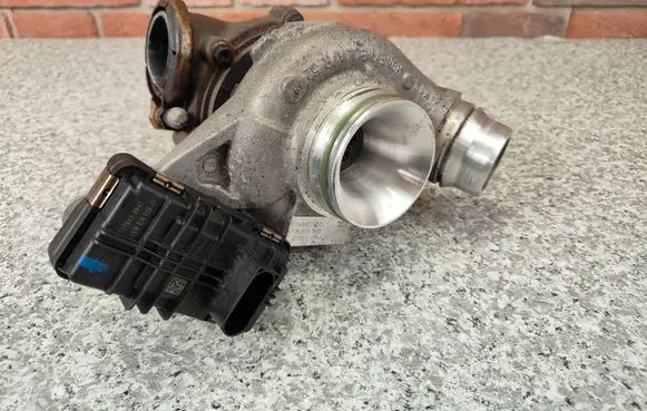 BMW 3 F30 F35 F31 Turbo 8570082