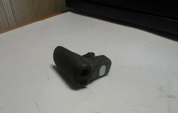 Ford Mondeo Mk III Windshield washer spray nozzle 1S7117666AB