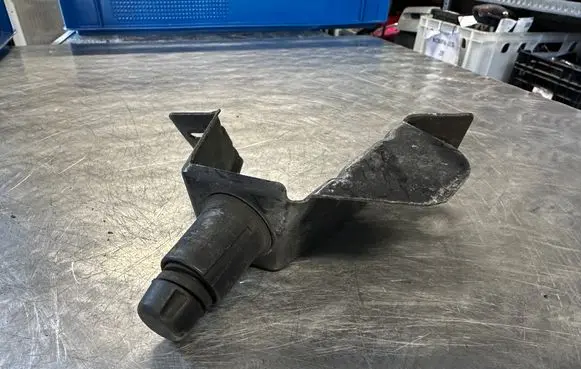 Peugeot 3008 I Other engine bay part