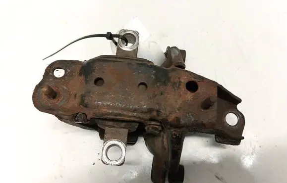 Engine mount bracket