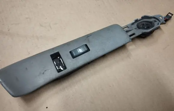 Chevrolet Tahoe Electric window control switch 15151380