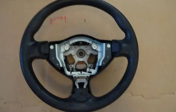 Nissan Juke I F15 Steering wheel