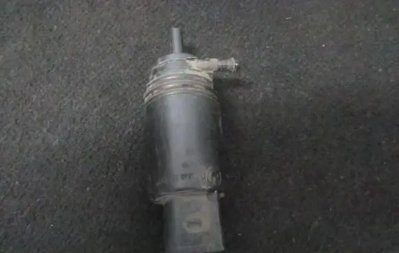 BMW 5 E39 Windscreen/windshield washer pump 67128377612 67.12-8377612