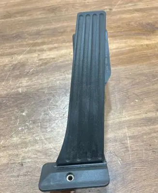 BMW 1 E81 E87 Accelerator throttle pedal 6793742 211010100 6PV00937920