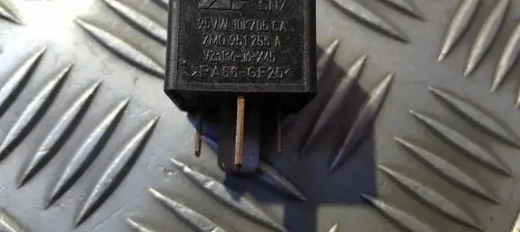 Volkswagen Golf IV Other relay 95vw10k705ca 7m0951253a