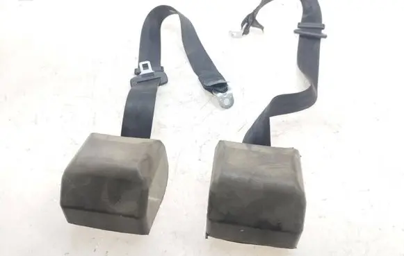 Rear seatbelt