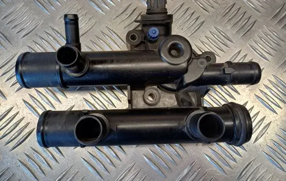 Thermostat/thermostat housing