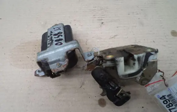 Mitsubishi Space Wagon Rear door lock