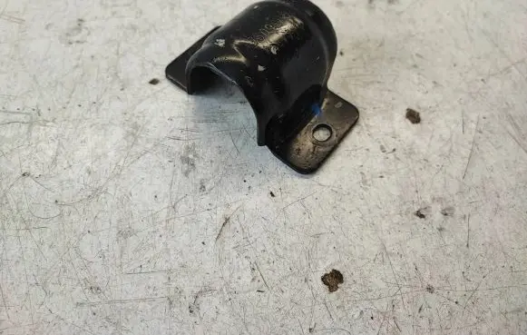 Chevrolet Camaro Sway bar bush bracket, front 20936092