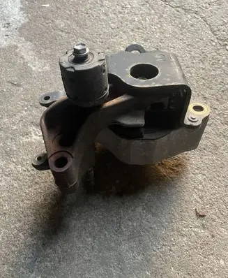 Toyota Prius (XW20) Engine mount bracket
