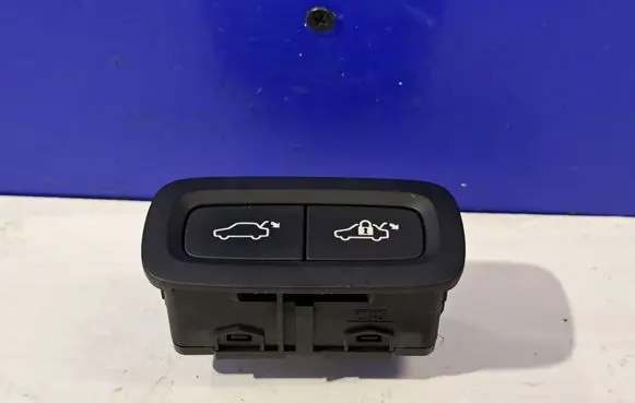 Volvo S80 Tailgate/boot open switch button 31376890 31674801