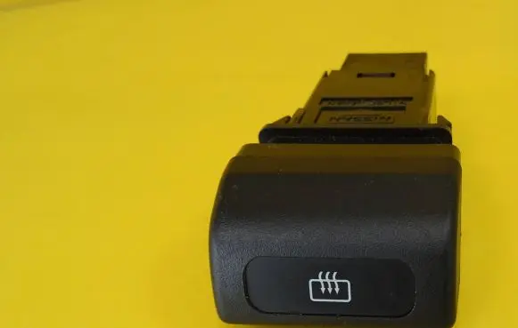 Subaru Forester SF Windscreen/window heater switch