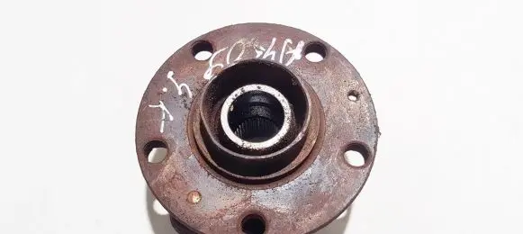 Rear wheel hub