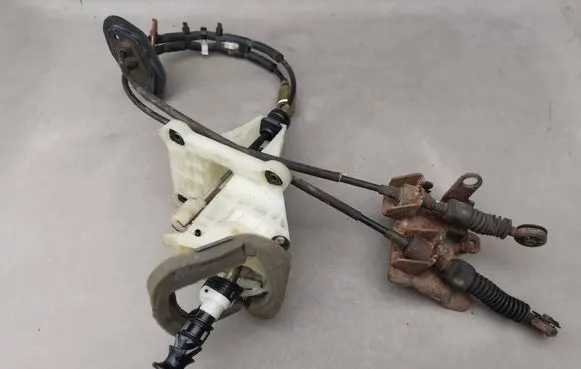 Mitsubishi Grandis Gear shift cable linkage 