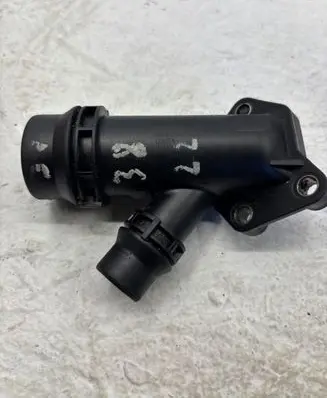 Engine coolant pipe/hose