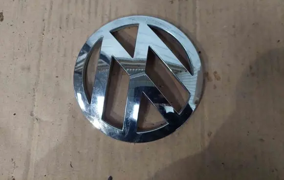 Volkswagen Touareg I Manufacturer badge logo/emblem 
