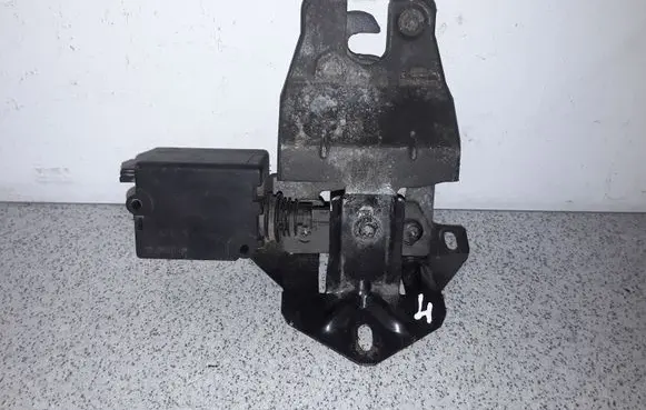 BMW 5 E39 Tailgate/trunk/boot lock/catch/latch 8168892
