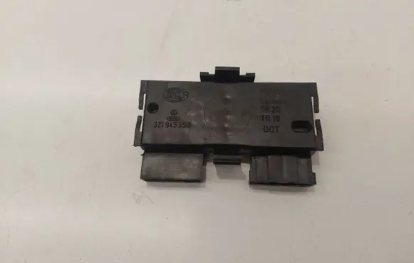 Volkswagen PASSAT B3 Tail light bulb cover holder 321945259