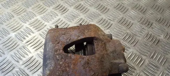 Volkswagen Golf IV Front brake caliper