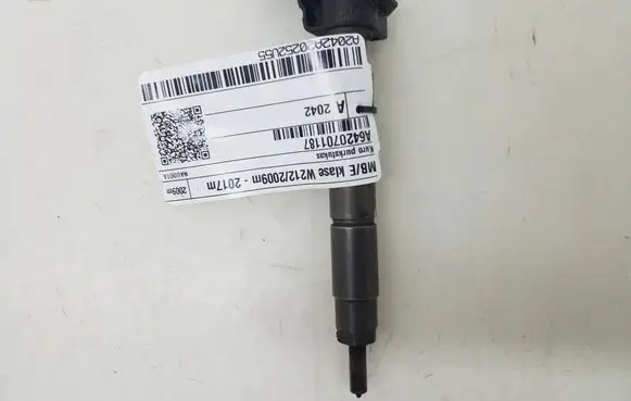 Mercedes-Benz E W212 Fuel injector A6420701187