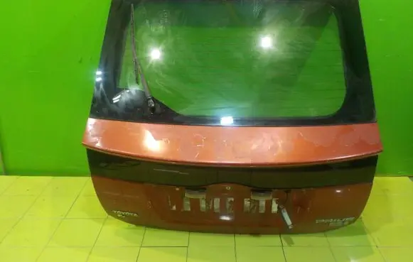 Toyota Prius (NHW20) Tailgate/trunk/boot lid KOMPLETNA