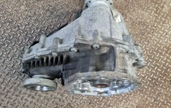 Gearbox transfer box case