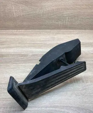 BMW 5 E39 Accelerator throttle pedal 6756492