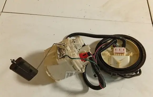Ford Mondeo Mk III In-tank fuel pump 