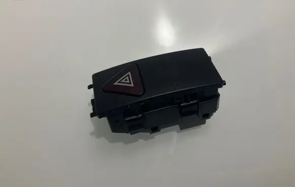 Mercedes-Benz E W212 Hazard light switch 2129052600 0925000815 A2129052600