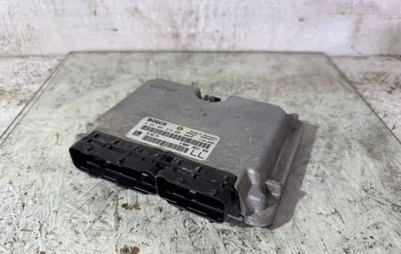 Opel Astra G Engine control unit/module 0281001674 90562574 28SA3627