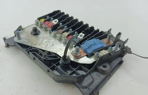 Ford Focus Battery relay fuse 1802319041