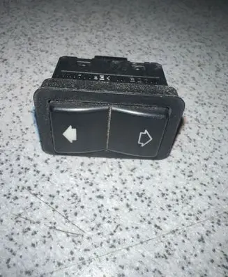 BMW 5 E39 Electric window control switch 8368974