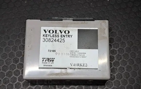 Volvo S40, V40 Door central lock control unit/module 30824425